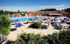 Jolie maisonnette dans village vacances Soustons plage